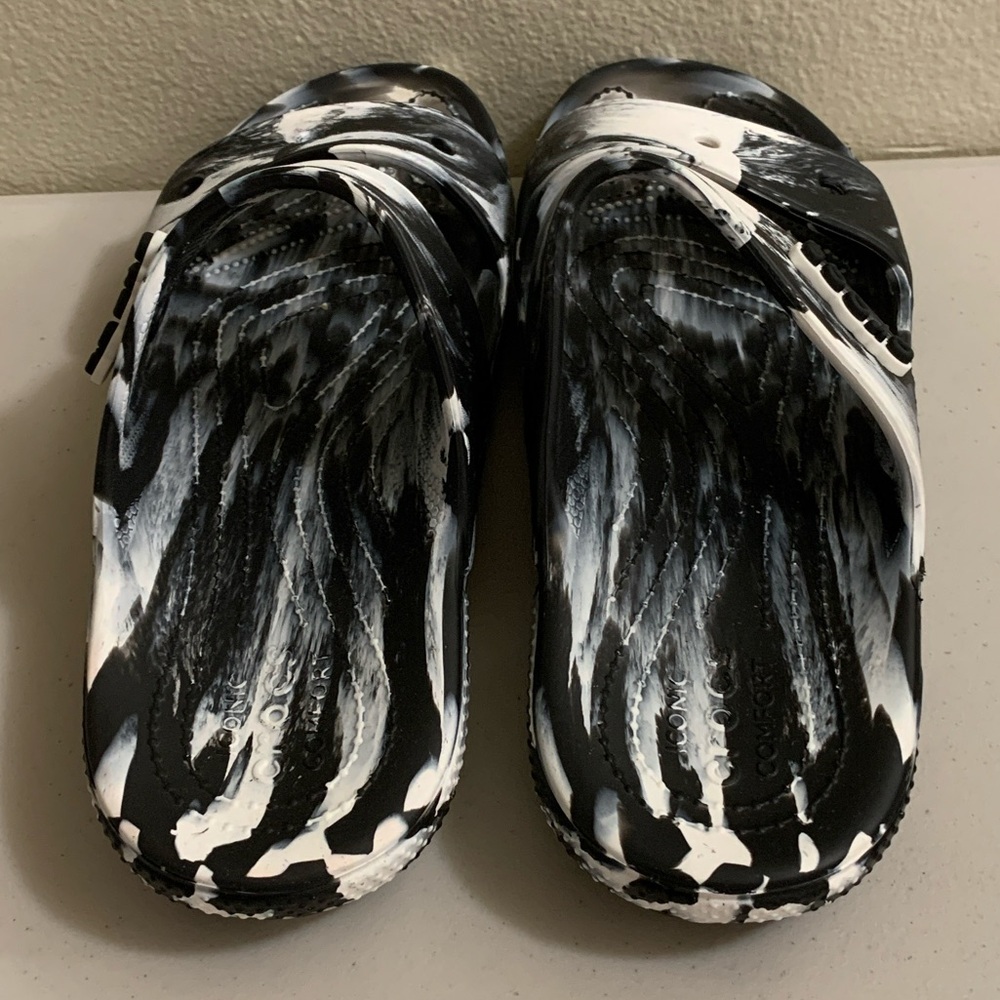CROCS Classic Marbled Two Strap Slides Sandals Black White Women’s 11 Beach - Picture 4 of 11